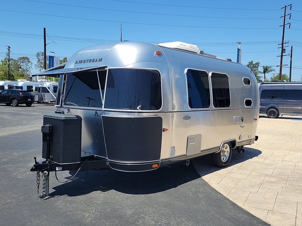 2015 Airstream Flying Cloud 20FB in midway city CA
