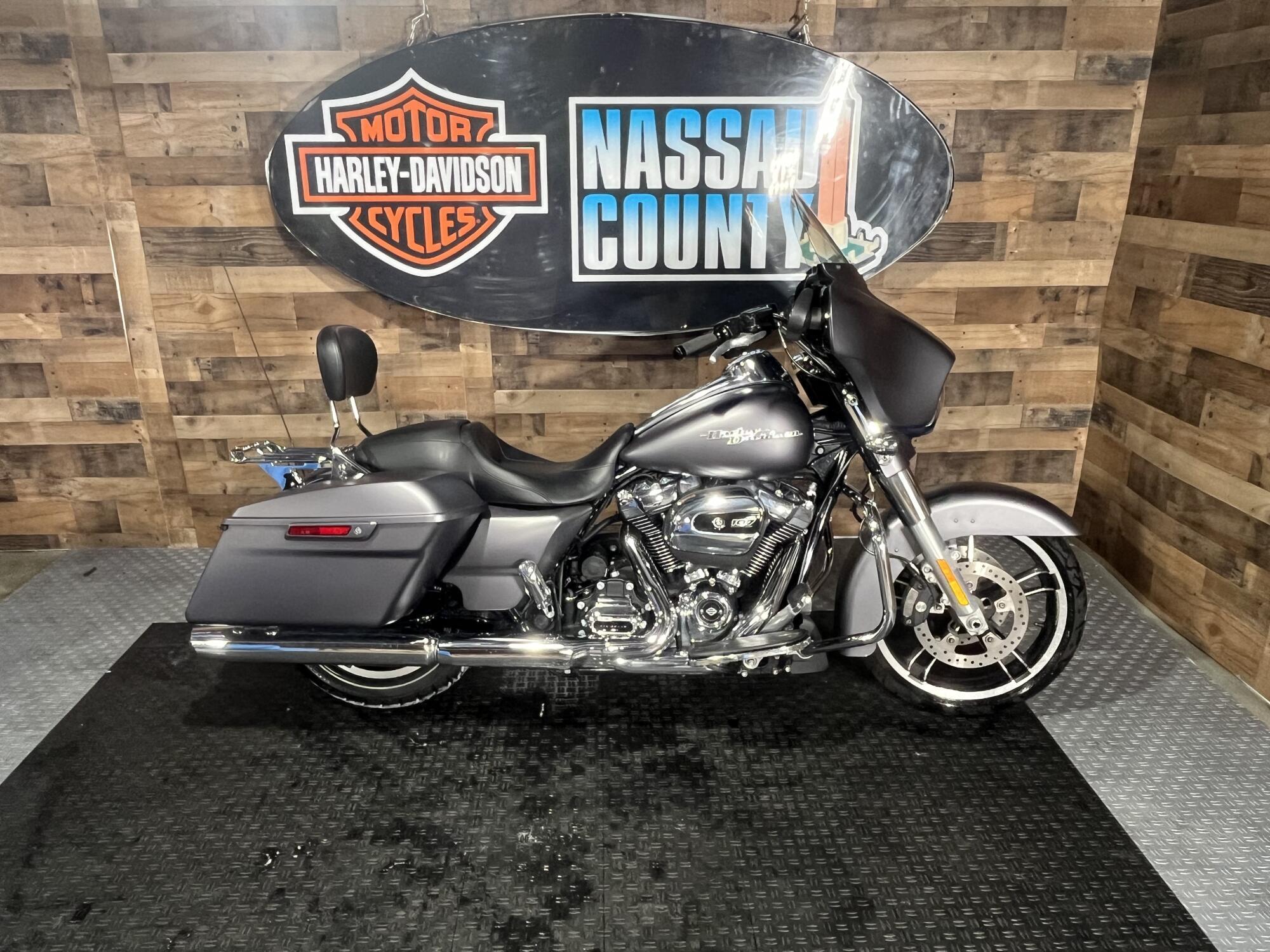 2017 Harley-Davidson Street Glide Special SPECIAL in Bellmore, NY