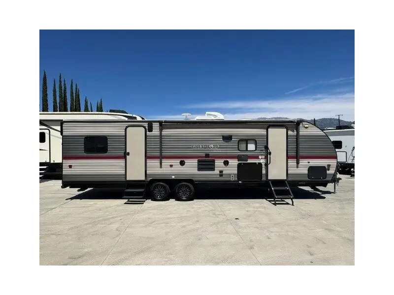 2019 FOREST RIVER CHEROKEE GREY WOLF 27RR