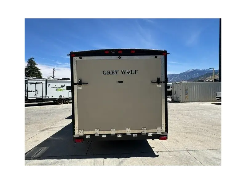 2019 FOREST RIVER CHEROKEE GREY WOLF 27RR