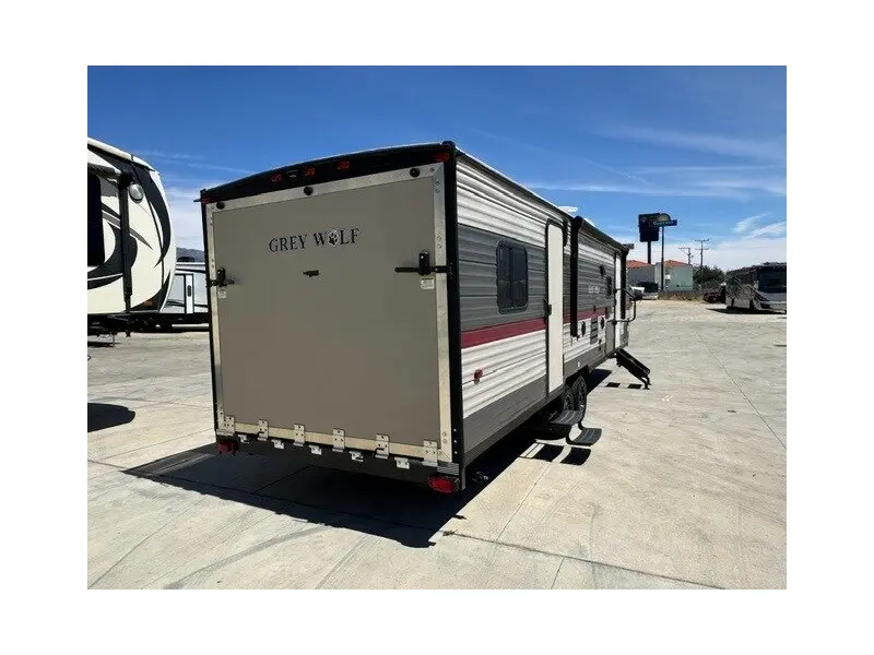 2019 FOREST RIVER CHEROKEE GREY WOLF 27RR