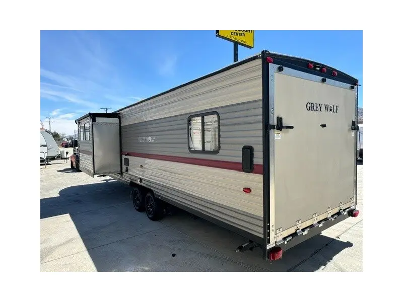 2019 FOREST RIVER CHEROKEE GREY WOLF 27RR