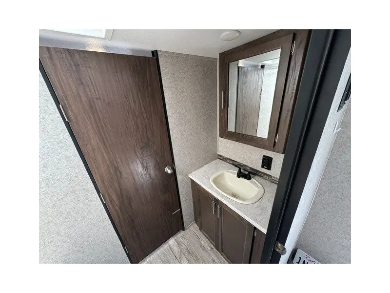 2019 FOREST RIVER CHEROKEE GREY WOLF 27RR