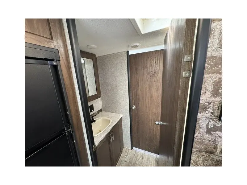 2019 FOREST RIVER CHEROKEE GREY WOLF 27RR