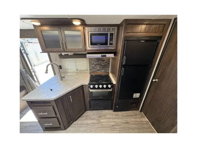 2019 FOREST RIVER CHEROKEE GREY WOLF 27RR