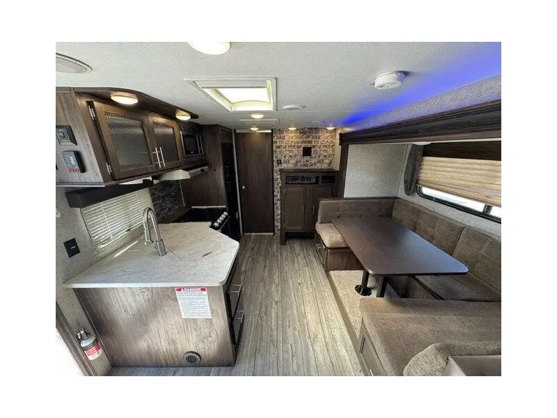 2019 FOREST RIVER CHEROKEE GREY WOLF 27RR