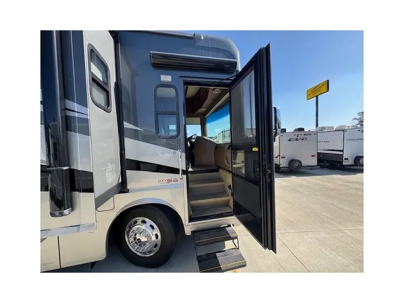 2010 Winnebago Tour 40BD Freightliner XCL Chassis