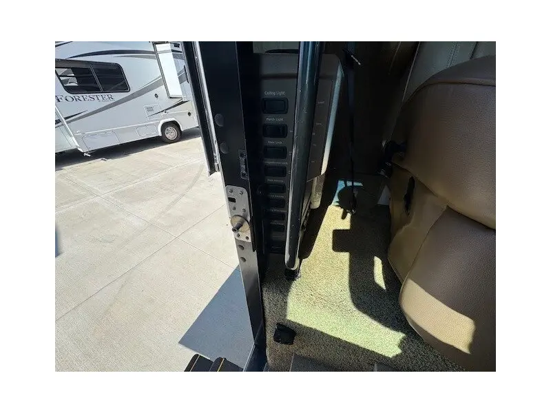 2010 Winnebago Tour 40BD Freightliner XCL Chassis