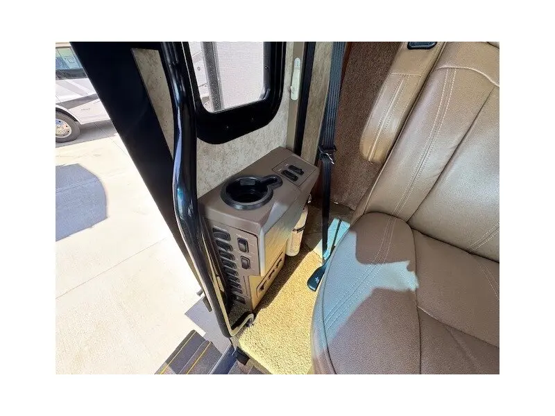 2010 Winnebago Tour 40BD Freightliner XCL Chassis