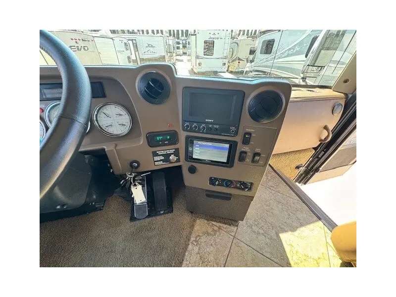 2010 Winnebago Tour 40BD Freightliner XCL Chassis