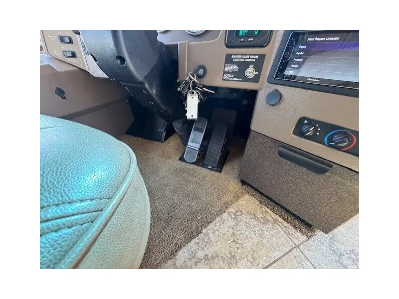 2010 Winnebago Tour 40BD Freightliner XCL Chassis