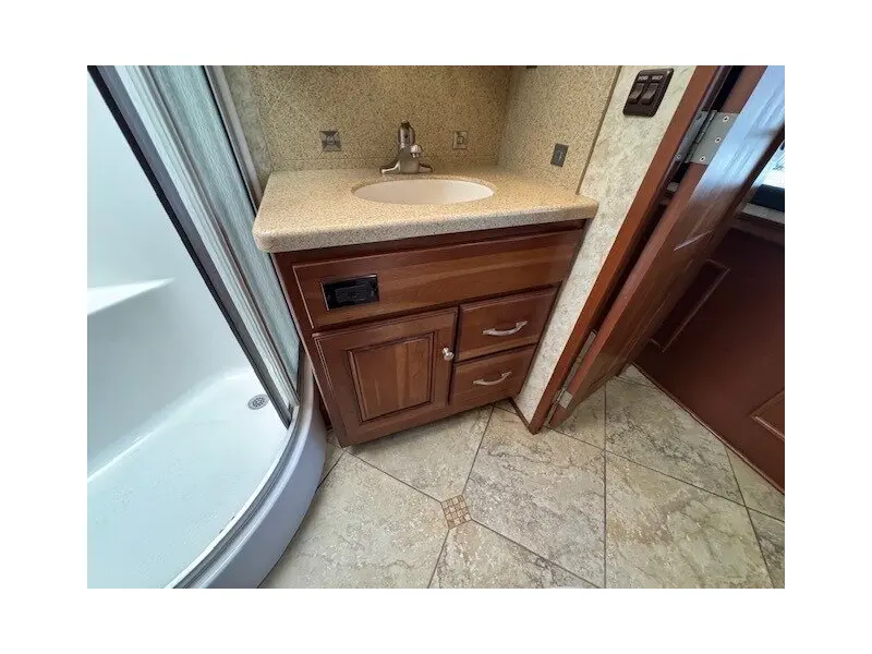 2010 Winnebago Tour 40BD Freightliner XCL Chassis