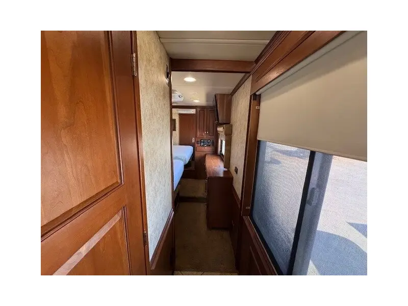 2010 Winnebago Tour 40BD Freightliner XCL Chassis