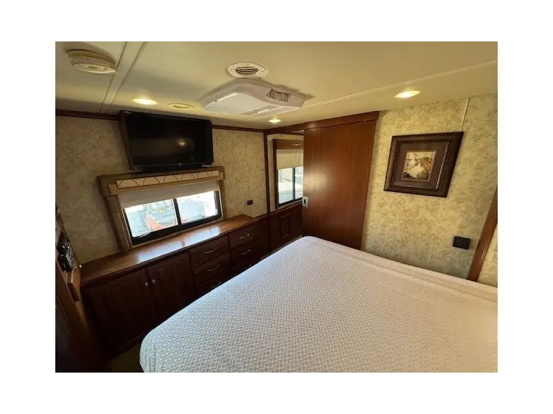 2010 Winnebago Tour 40BD Freightliner XCL Chassis