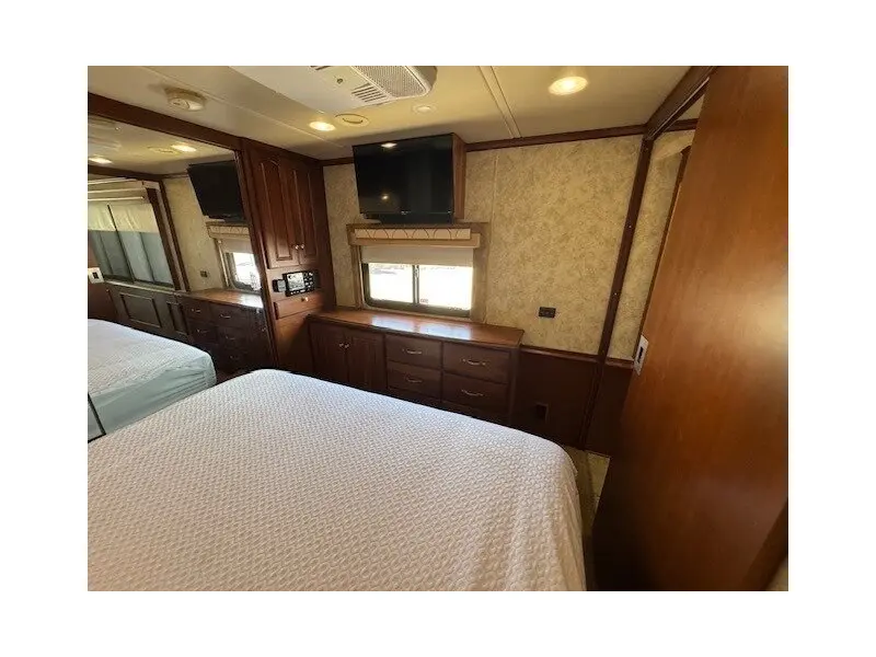 2010 Winnebago Tour 40BD Freightliner XCL Chassis