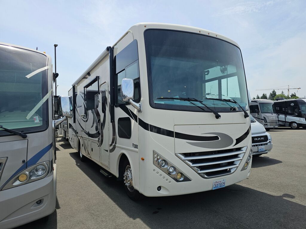 2018 Thor Motor Coach Hurricane 29M in kent WA