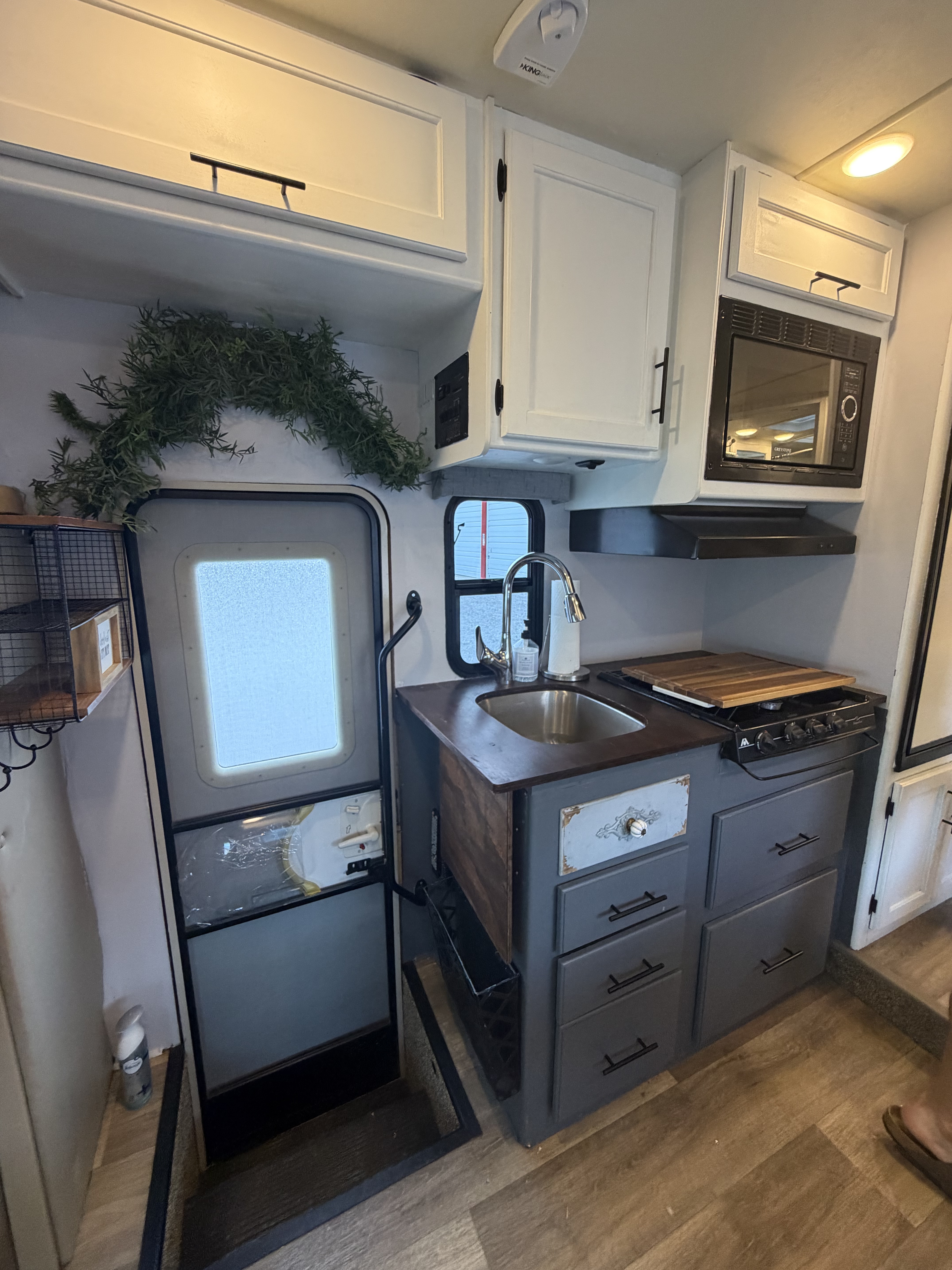 2017 Thor Motor Coach FOUR WINDS 22E in rogers AR