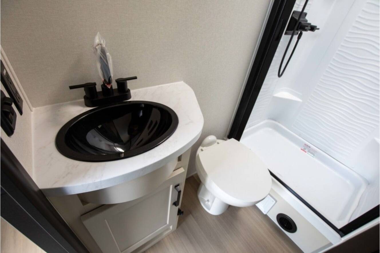 A photo of this 2026 Grand Design MOMENTUM 25G