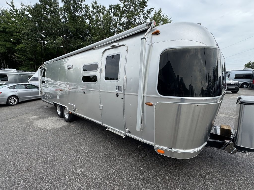 2018 Airstream International Serenity 30RB Twin RV