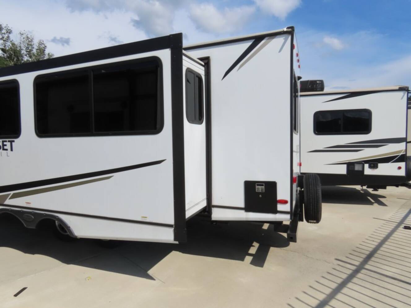 A photo of this 2022 Crossroads Rv SUNSET TRAIL SUPER LITE 285CK