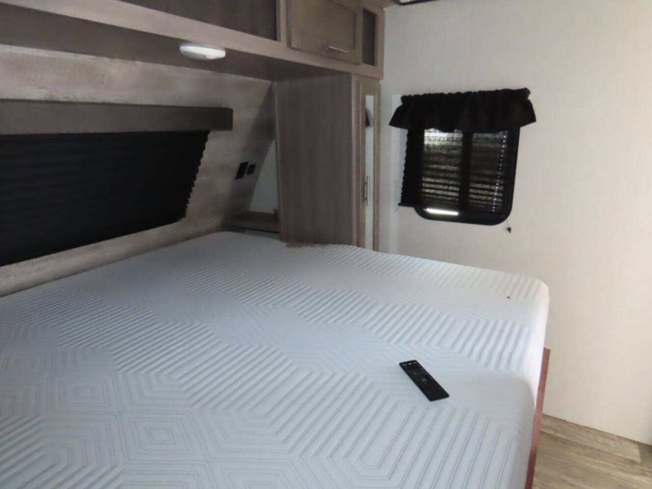 A photo of this 2022 Crossroads Rv SUNSET TRAIL SUPER LITE 285CK