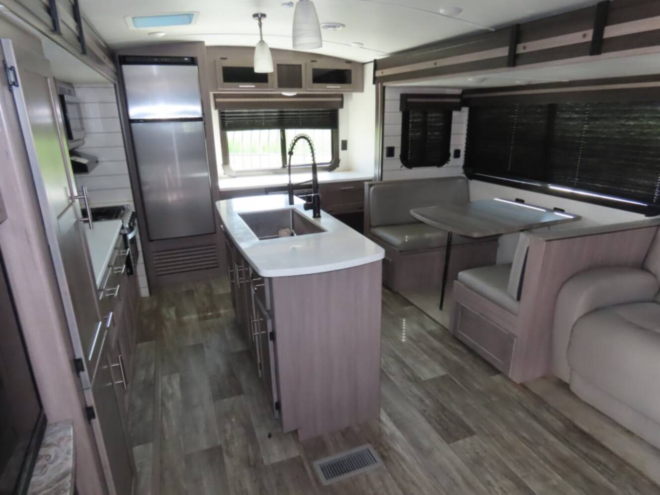 A photo of this 2022 Crossroads Rv SUNSET TRAIL SUPER LITE 285CK