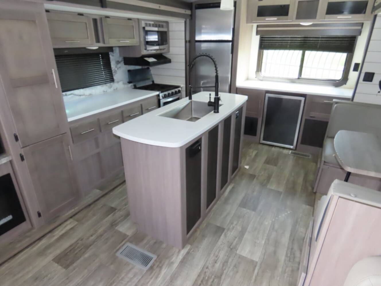 A photo of this 2022 Crossroads Rv SUNSET TRAIL SUPER LITE 285CK