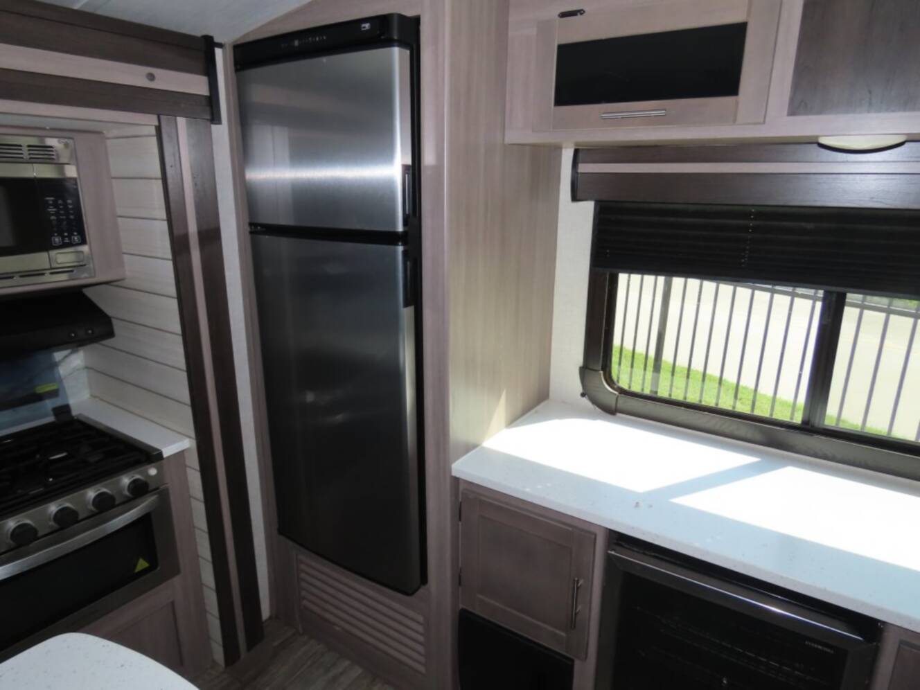 A photo of this 2022 Crossroads Rv SUNSET TRAIL SUPER LITE 285CK