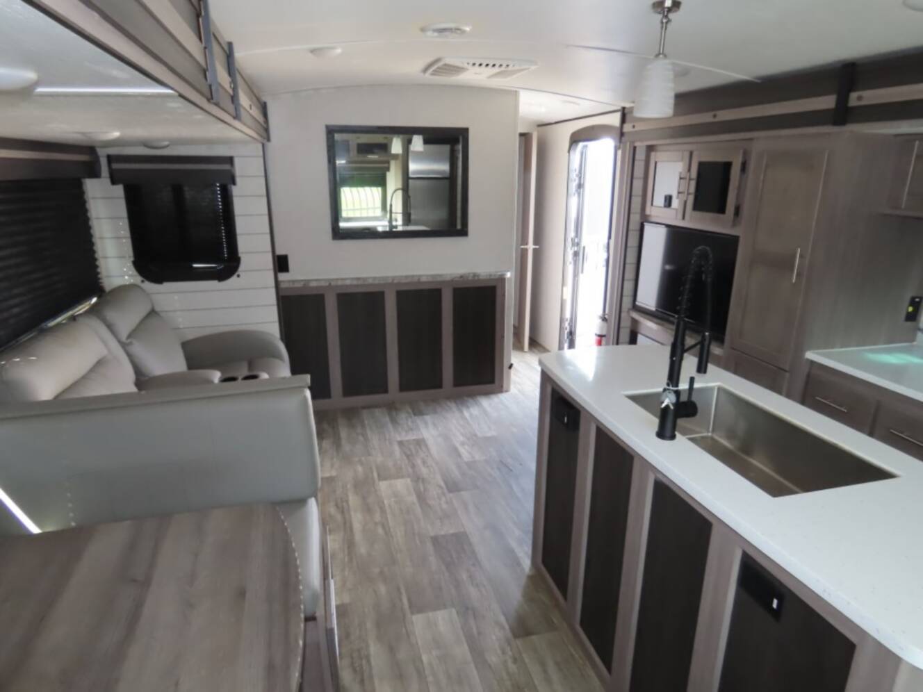 A photo of this 2022 Crossroads Rv SUNSET TRAIL SUPER LITE 285CK