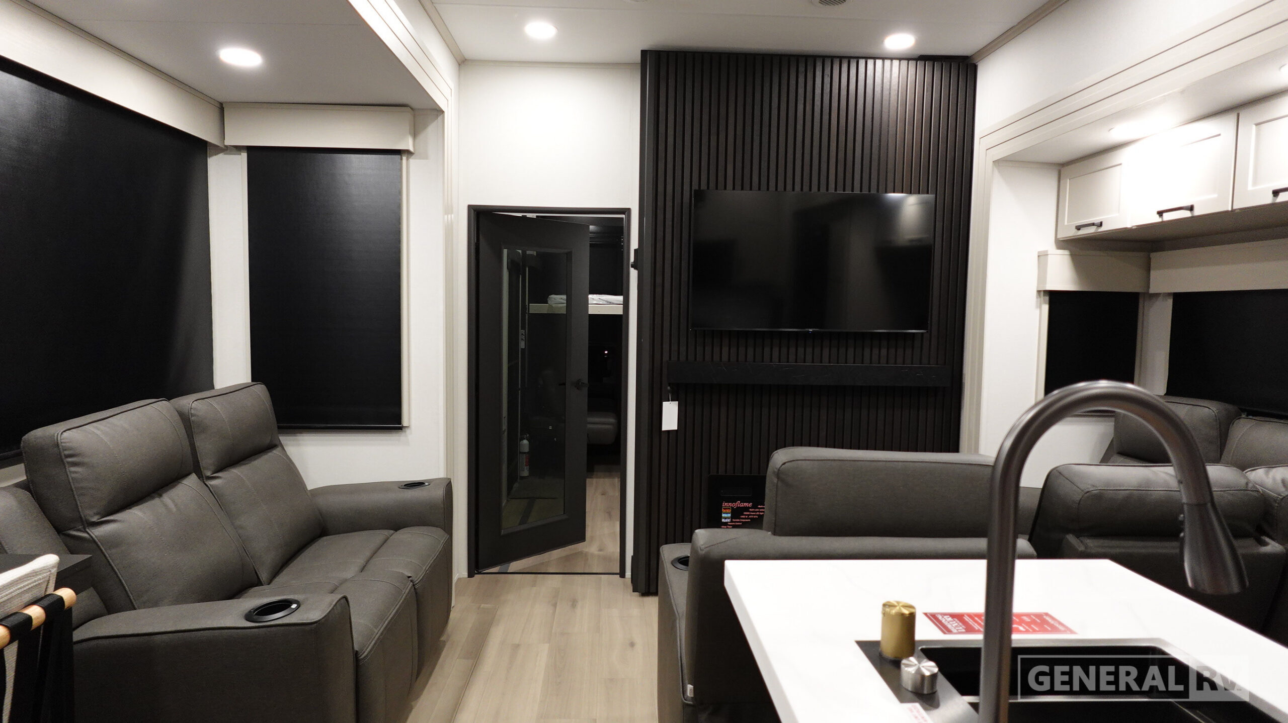 2026 Grand Design MOMENTUM 396DB in west chester PA