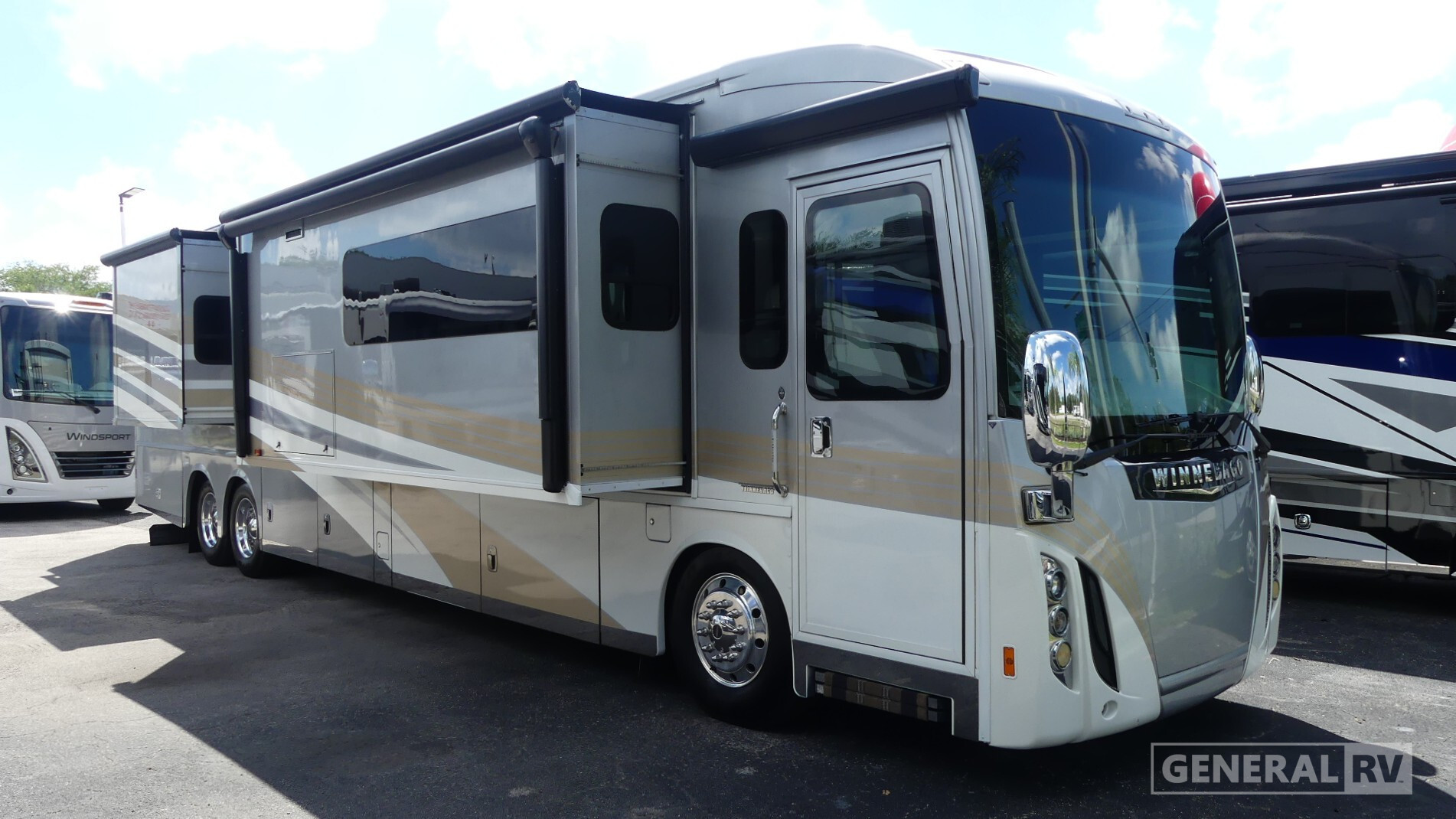 2017 Winnebago TOUR 42QD in fort myers FL