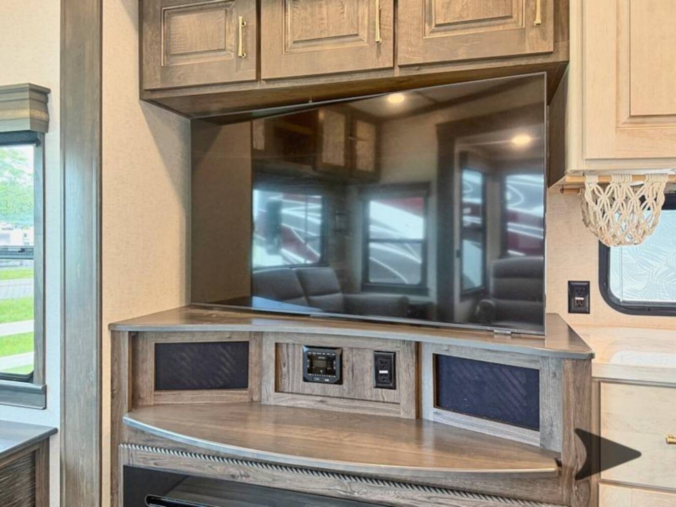 A photo of this 2022 Alliance Rv Paradigm 310RL