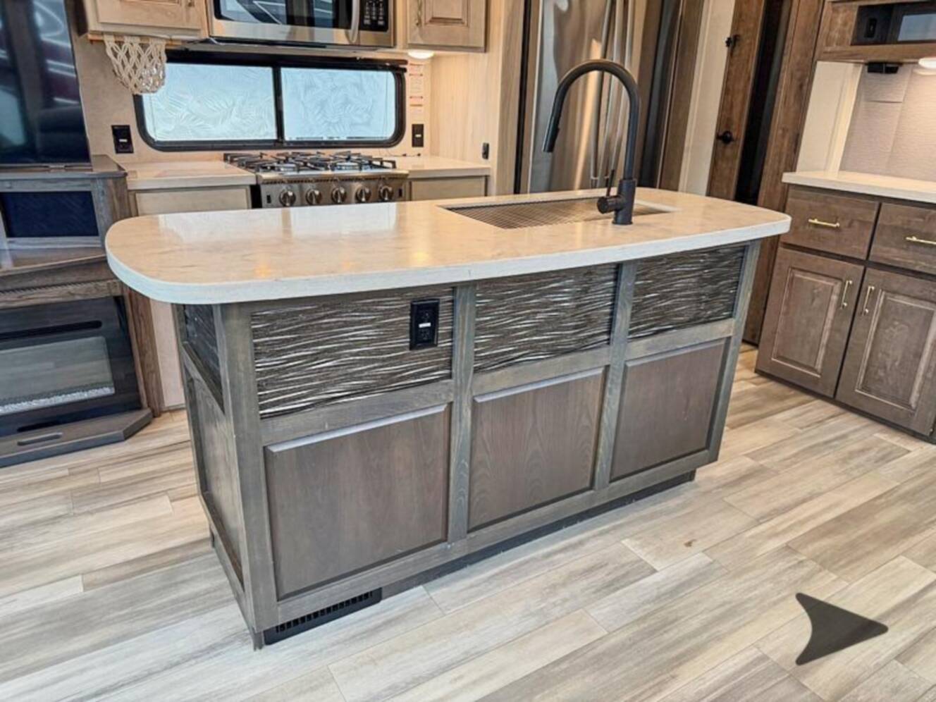 A photo of this 2022 Alliance Rv Paradigm 310RL