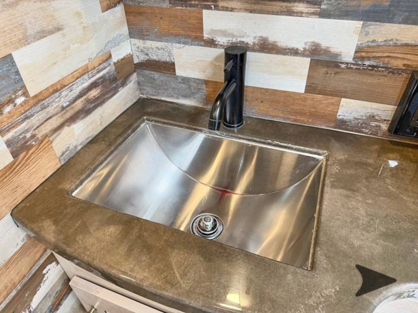 A photo of this 2022 Alliance Rv Paradigm 310RL