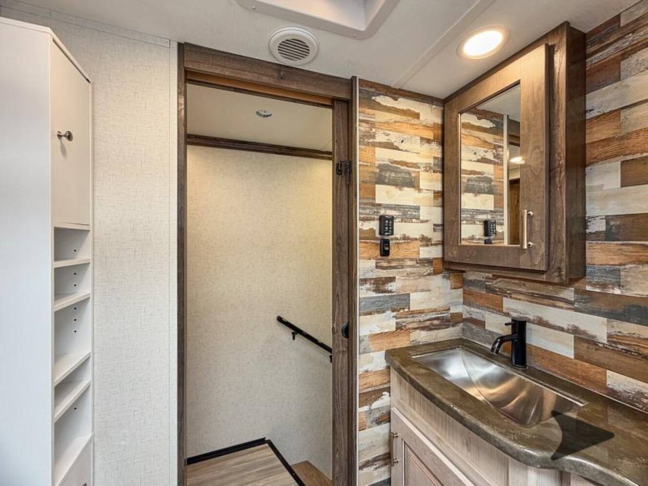 A photo of this 2022 Alliance Rv Paradigm 310RL
