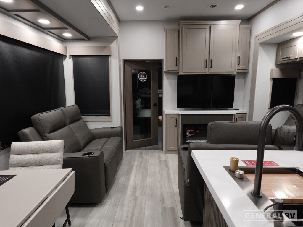 2026 Grand Design MOMENTUM 395MS in wixom MI