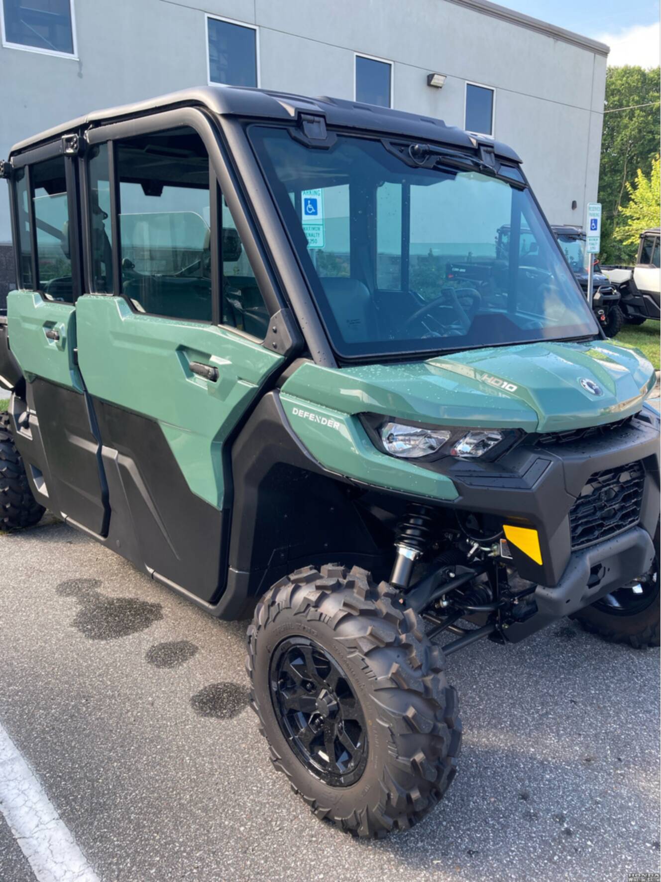 A photo of this 2026 Can-Am Defender MAX DPS CAB HD10
