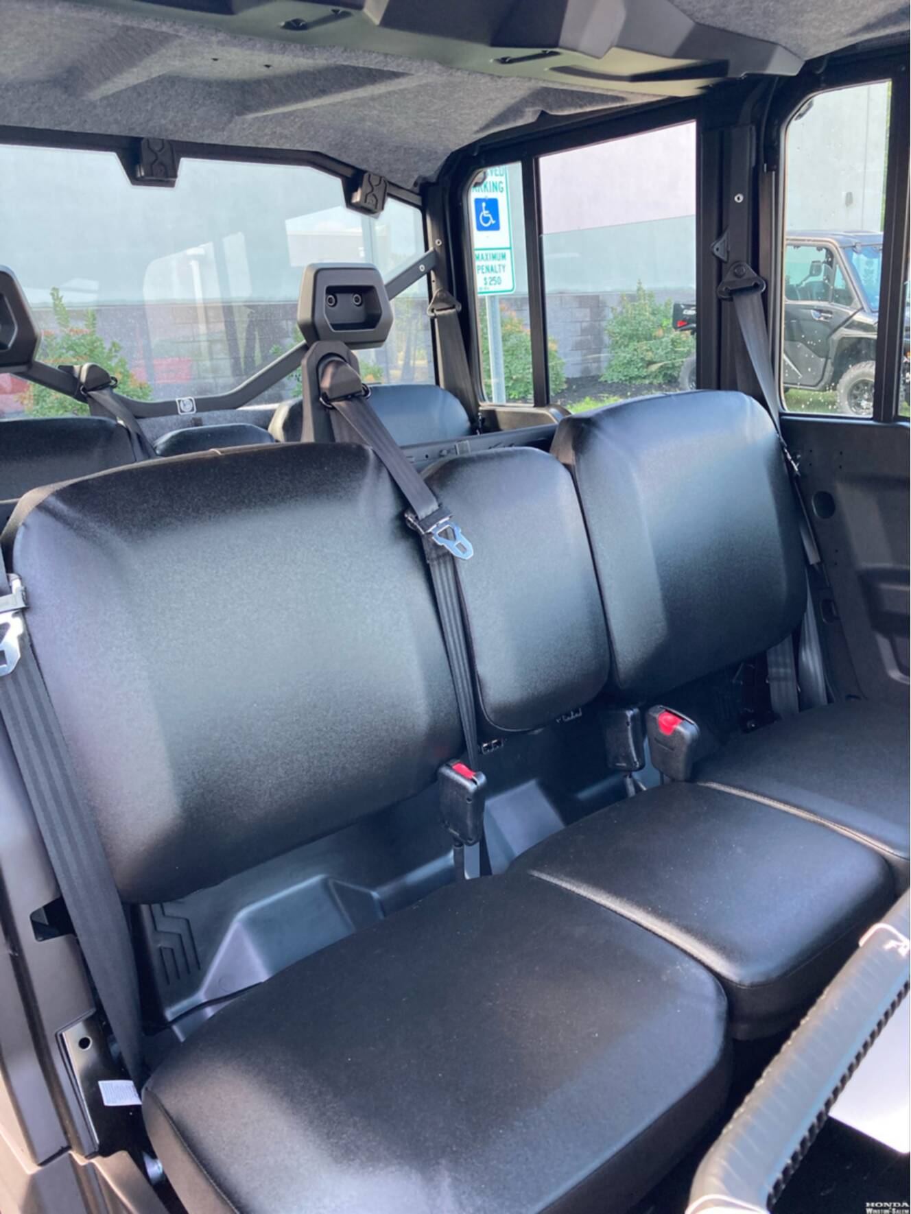 A photo of this 2026 Can-Am Defender MAX DPS CAB HD10