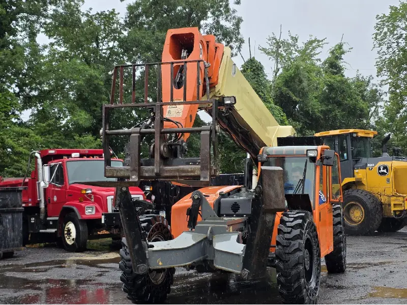 2012 JLG G10-55A