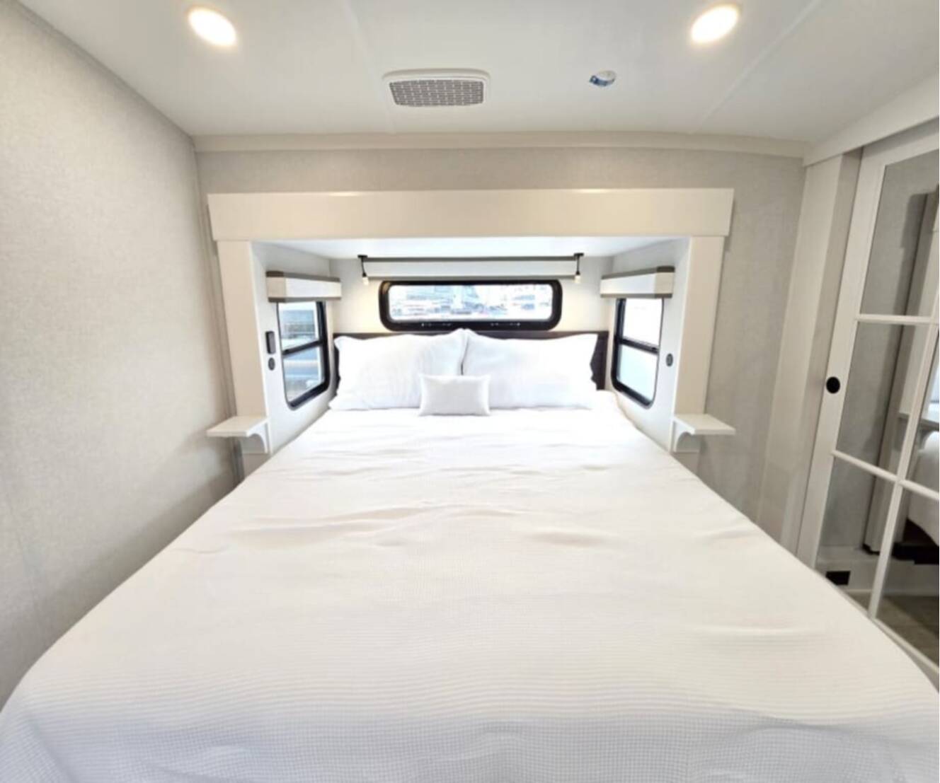 A photo of this 2026 Heartland BIGHORN 38RE