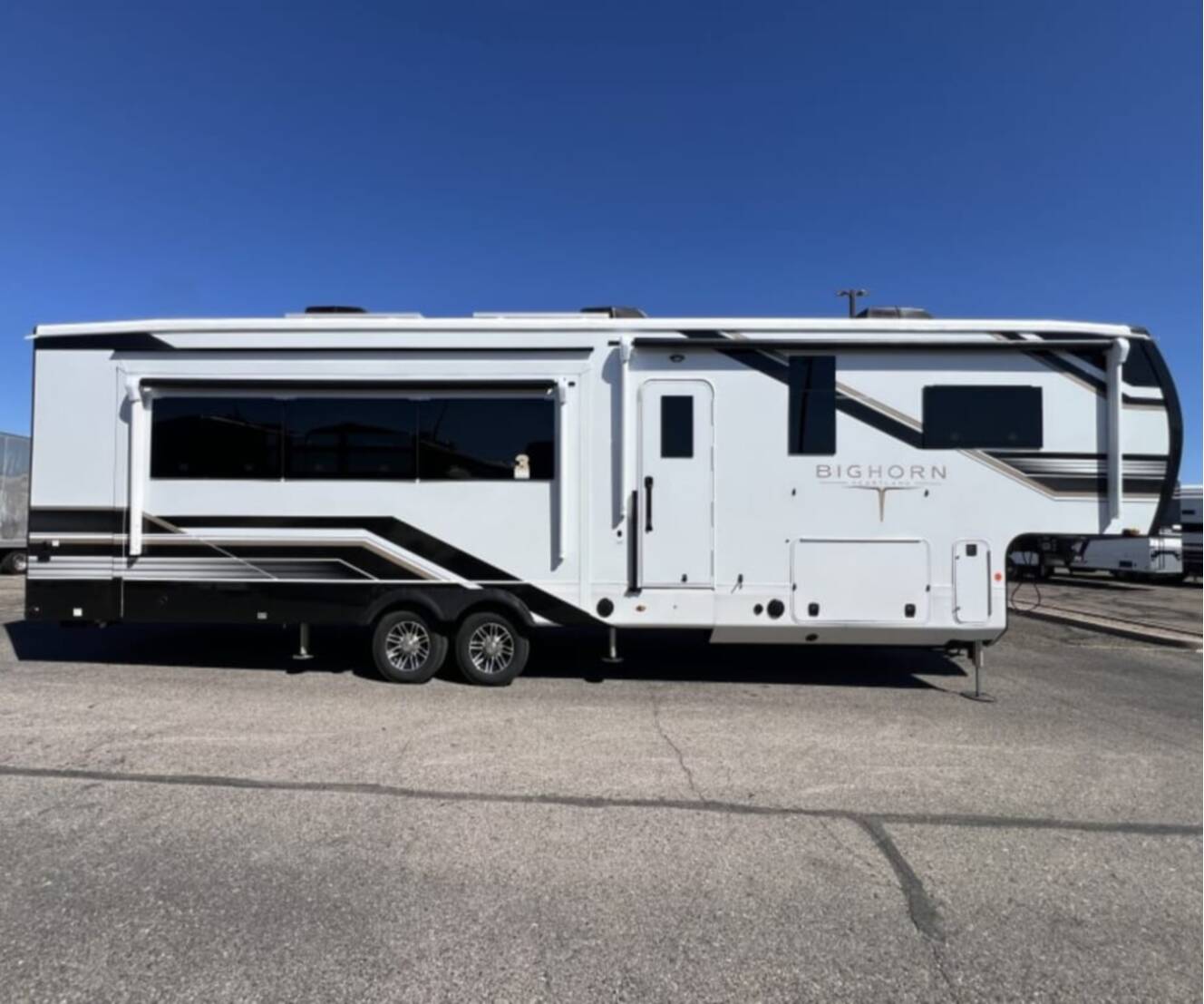 A photo of this 2026 Heartland BIGHORN 38RE