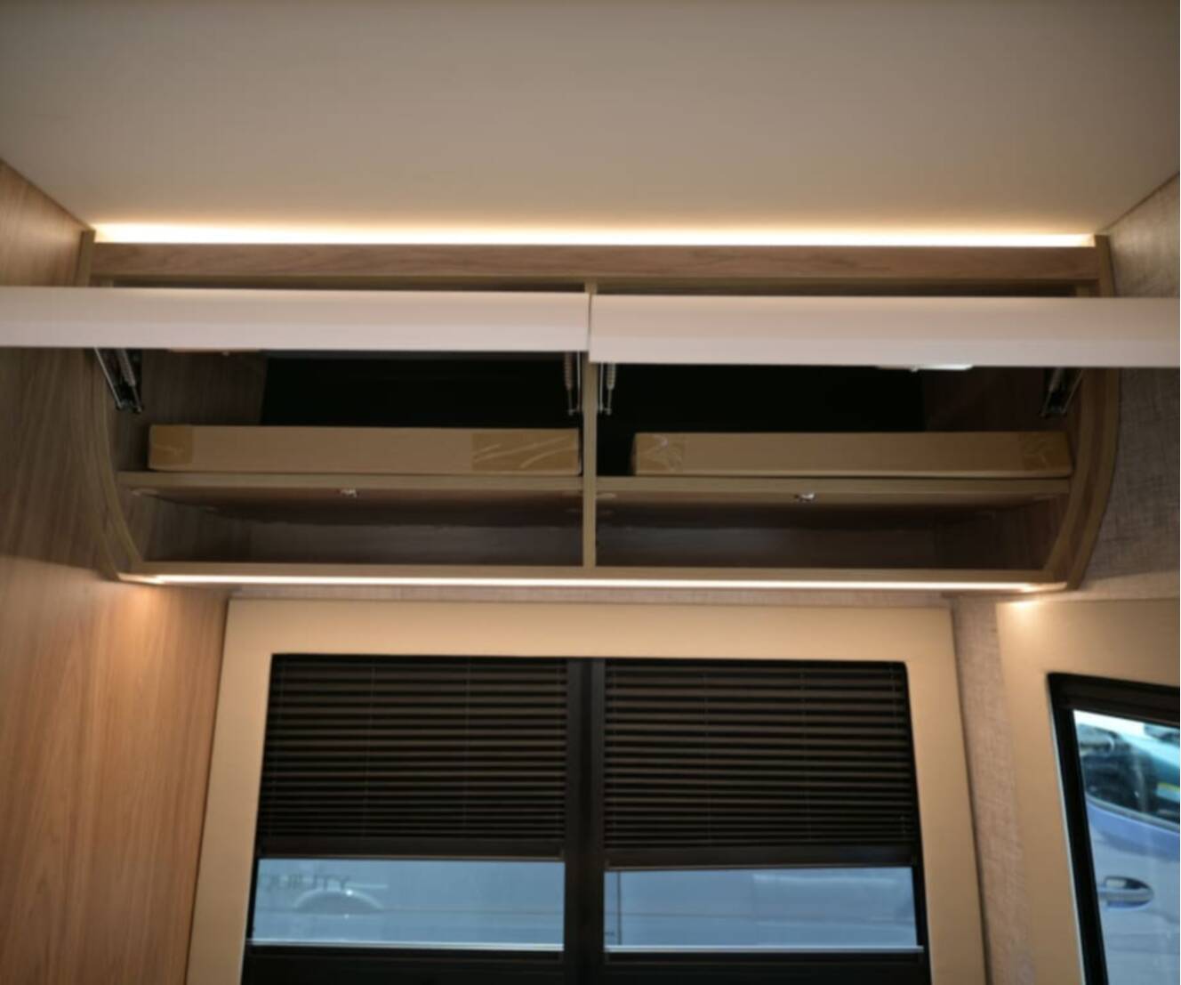 A photo of this 2027 Tiffin WAYFARER 25XLW