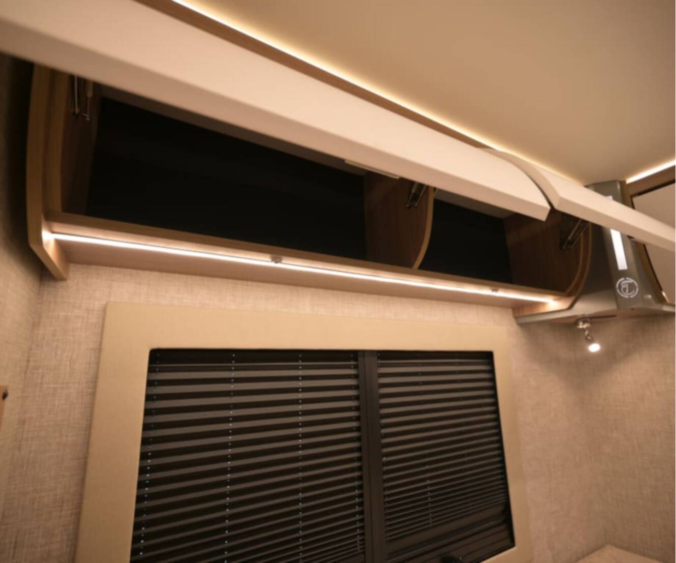 A photo of this 2027 Tiffin WAYFARER 25XLW