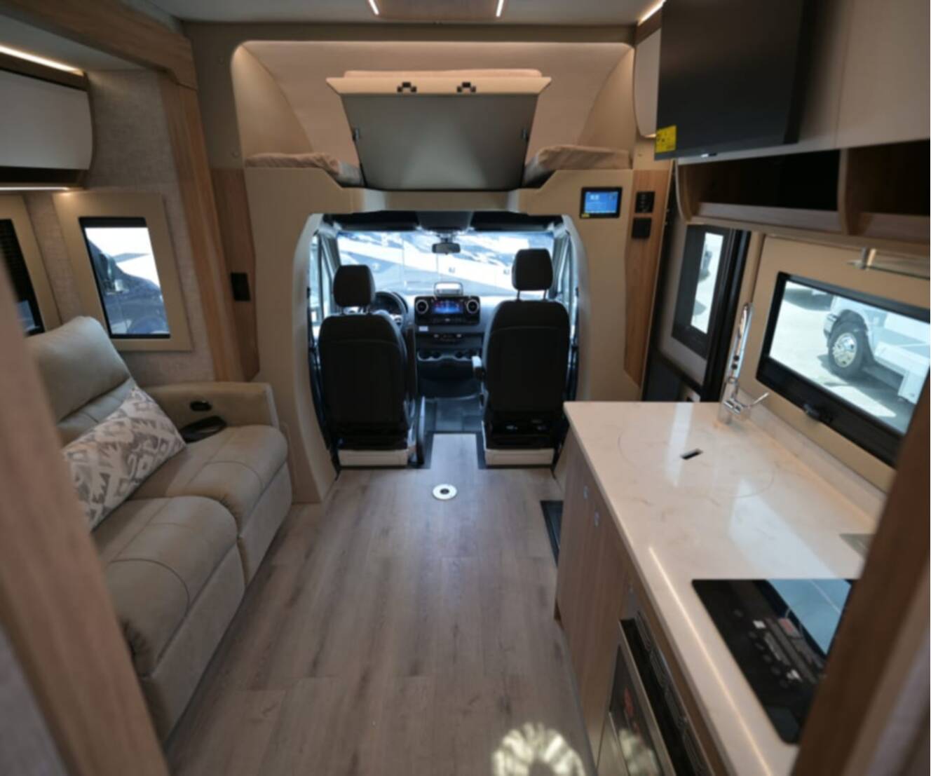 A photo of this 2027 Tiffin WAYFARER 25XLW