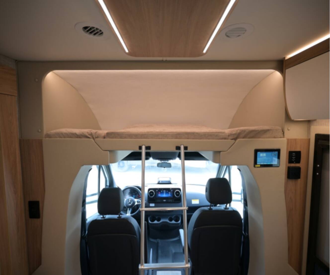 A photo of this 2027 Tiffin WAYFARER 25XLW