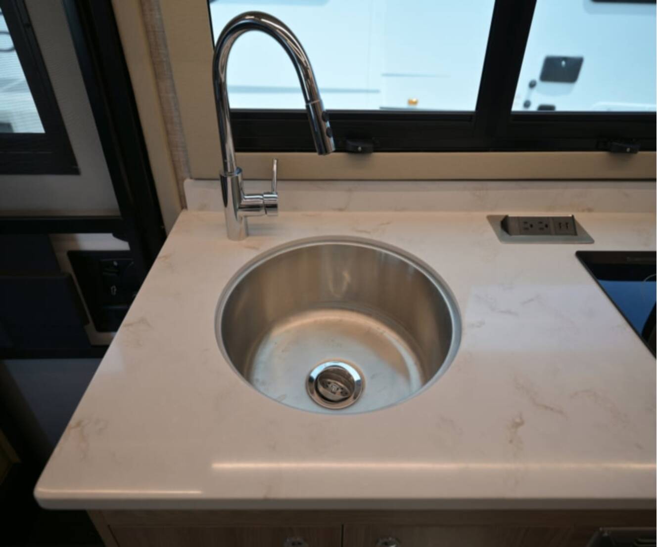 A photo of this 2027 Tiffin WAYFARER 25XLW