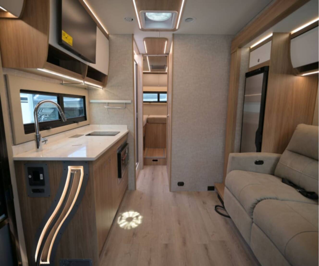 A photo of this 2027 Tiffin WAYFARER 25XLW
