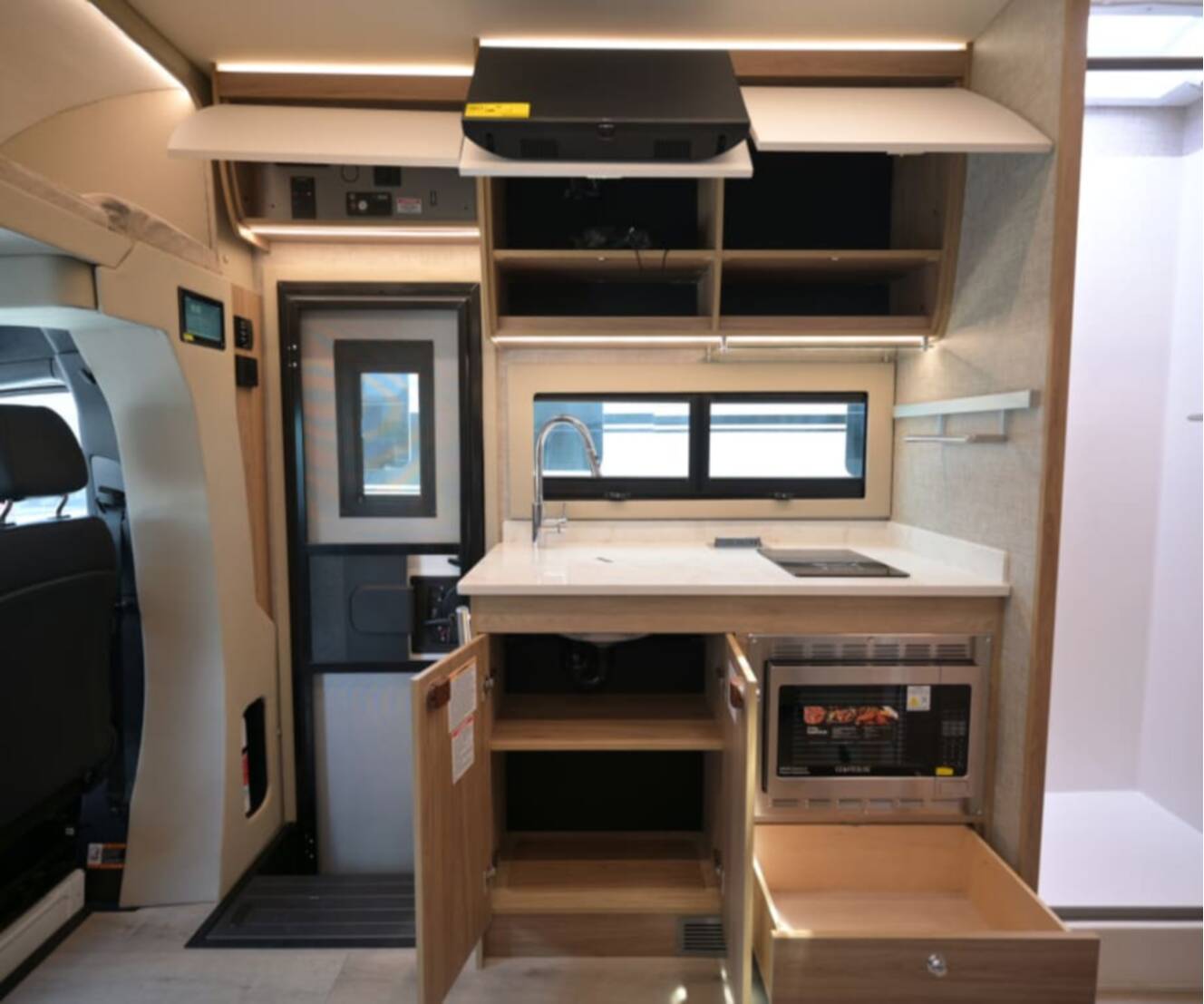 A photo of this 2027 Tiffin WAYFARER 25XLW