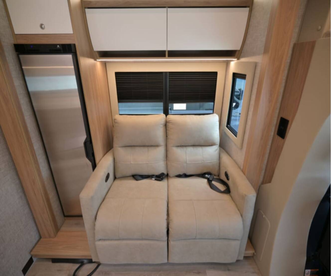 A photo of this 2027 Tiffin WAYFARER 25XLW