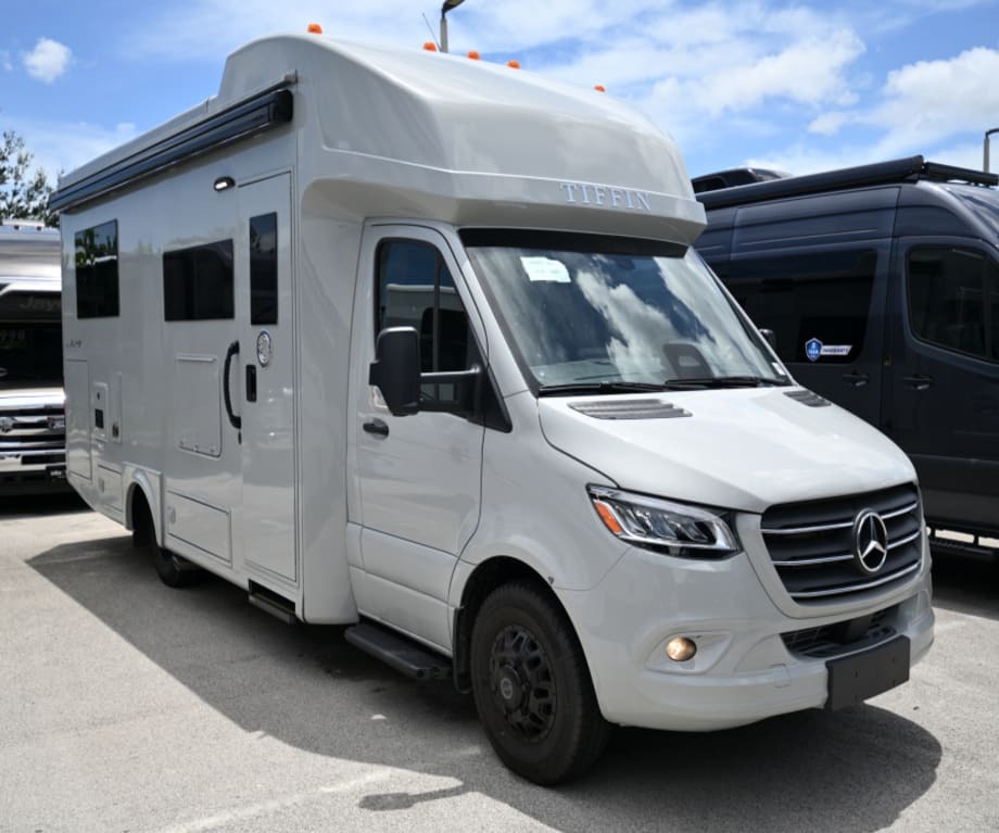 2027 Tiffin WAYFARER 25XLW in fort lauderdale FL